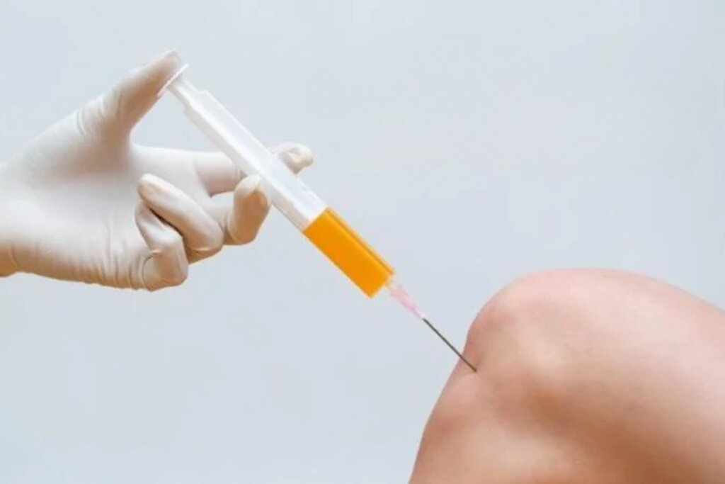 Patient receiving Prolotherapy for chronic joint and tendon pain – regenerative treatment at IBAP Clinics Hyderabad