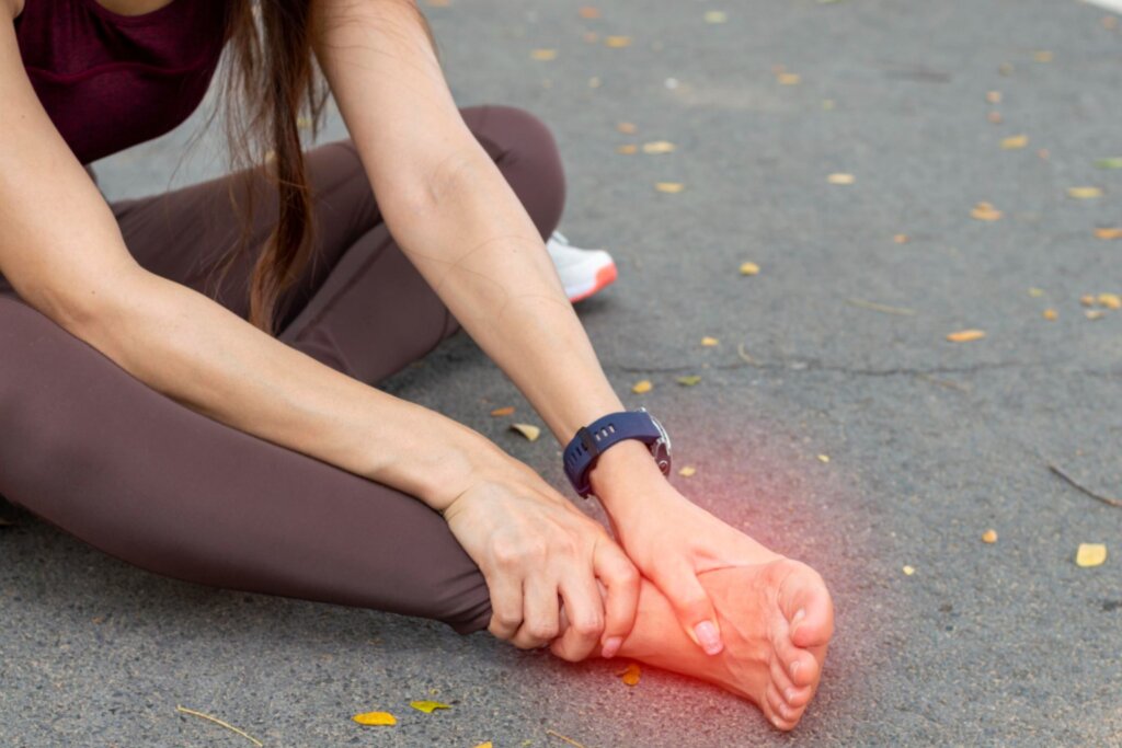 Person experiencing heel pain due to plantar fasciitis – foot inflammation treated with physiotherapy at IBAP Clinics Hyderabad