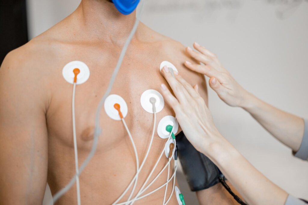 Therapist performing Multi Impulse Therapy using handheld device – pain relief and mobility improvement at IBAP Clinics Hyderabad